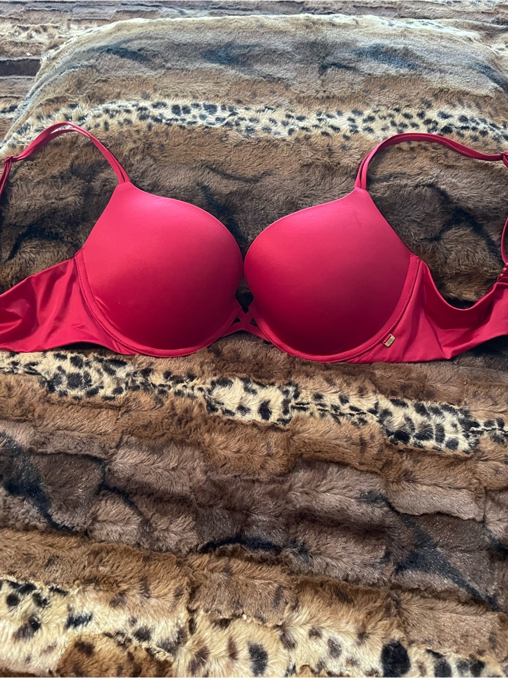 Victoria’s Secret Women's Red T-Shirt Push-Up Bra - Smooth, Everyday Support